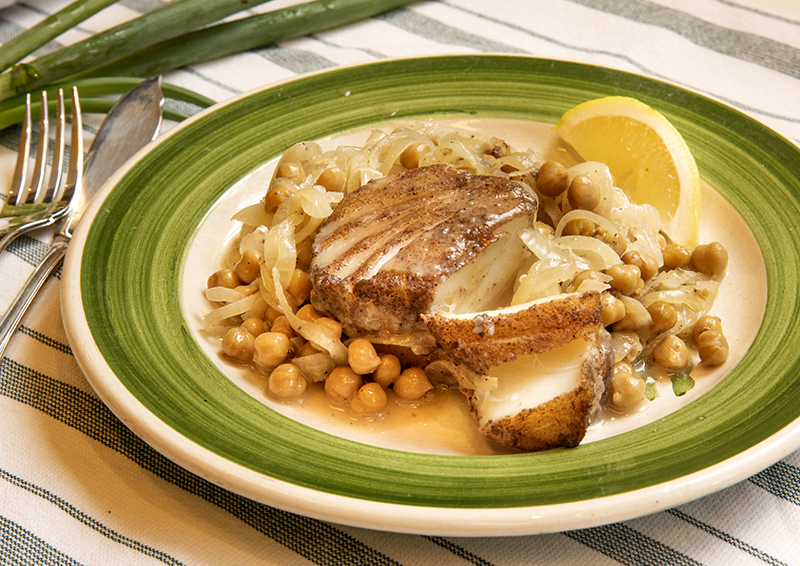 Bacalhau com Crosta de Canela, Molho de Grão-de-Bico e Hortelã