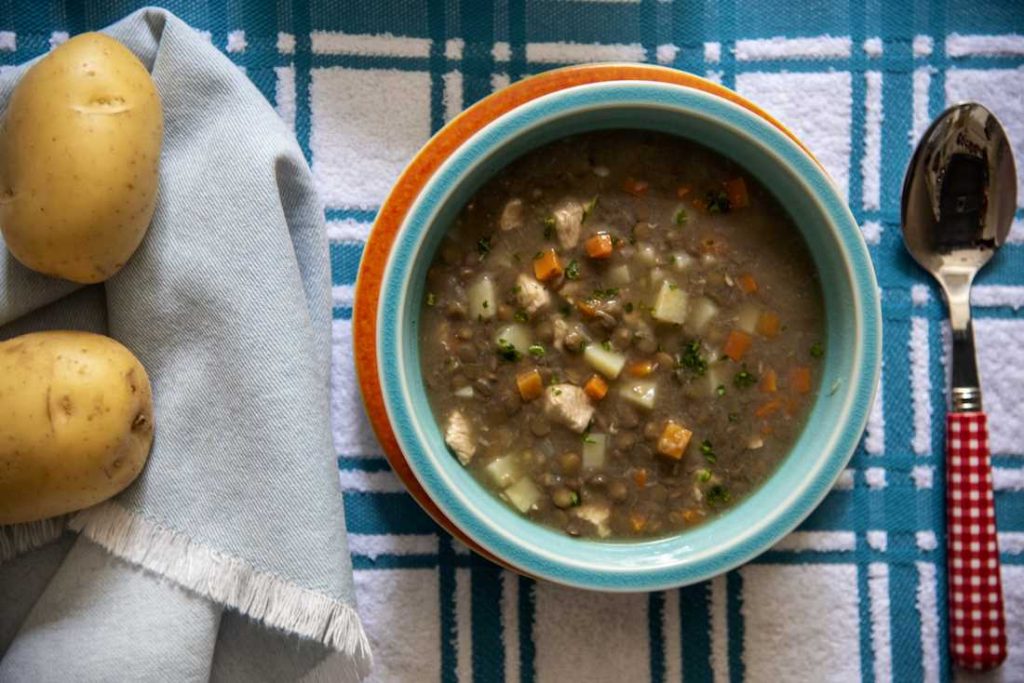 Sopa de Lentilha com Frango e Legumes