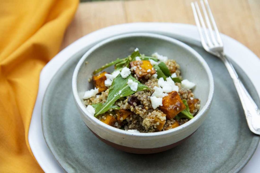 Salada de Abóbora Cabotiã com Quinua e Queijo Feta