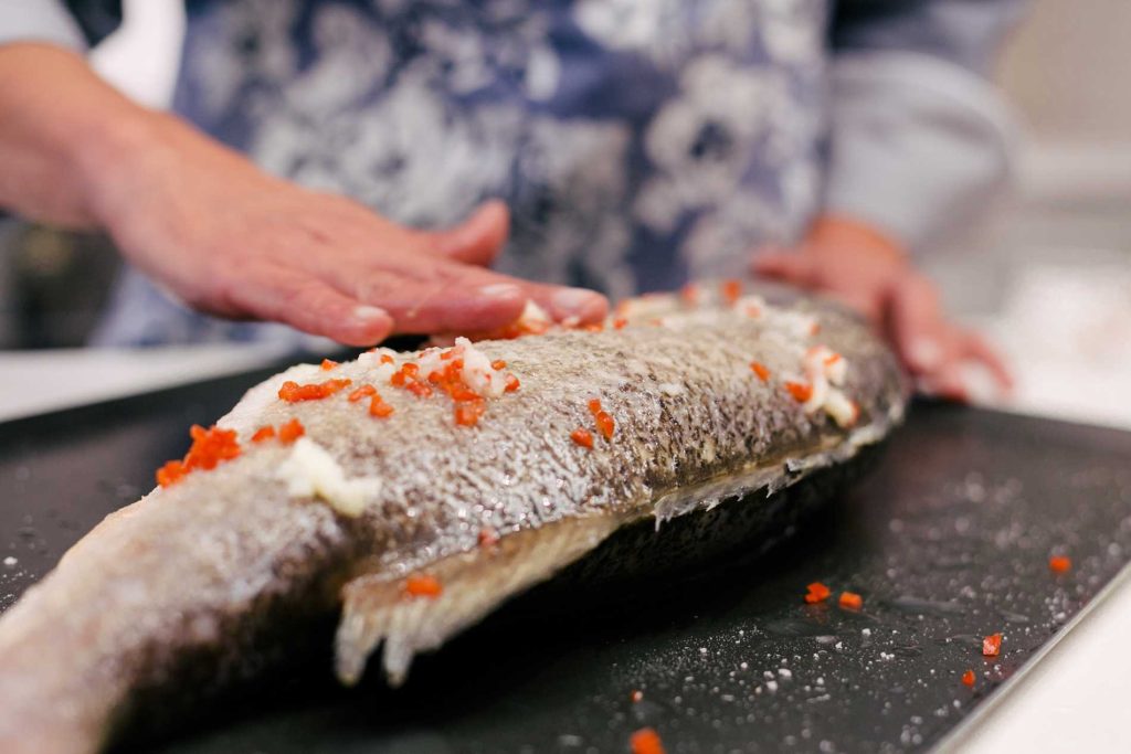 Tucunaré Empanado em Tapioca e Assado em Folha de Bananeira