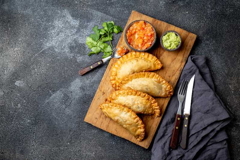 Dicas para comer pastel sem culpa e sem pesar na balança