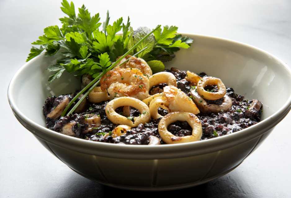 Risoto de Lula e Camarão no Arroz Negro