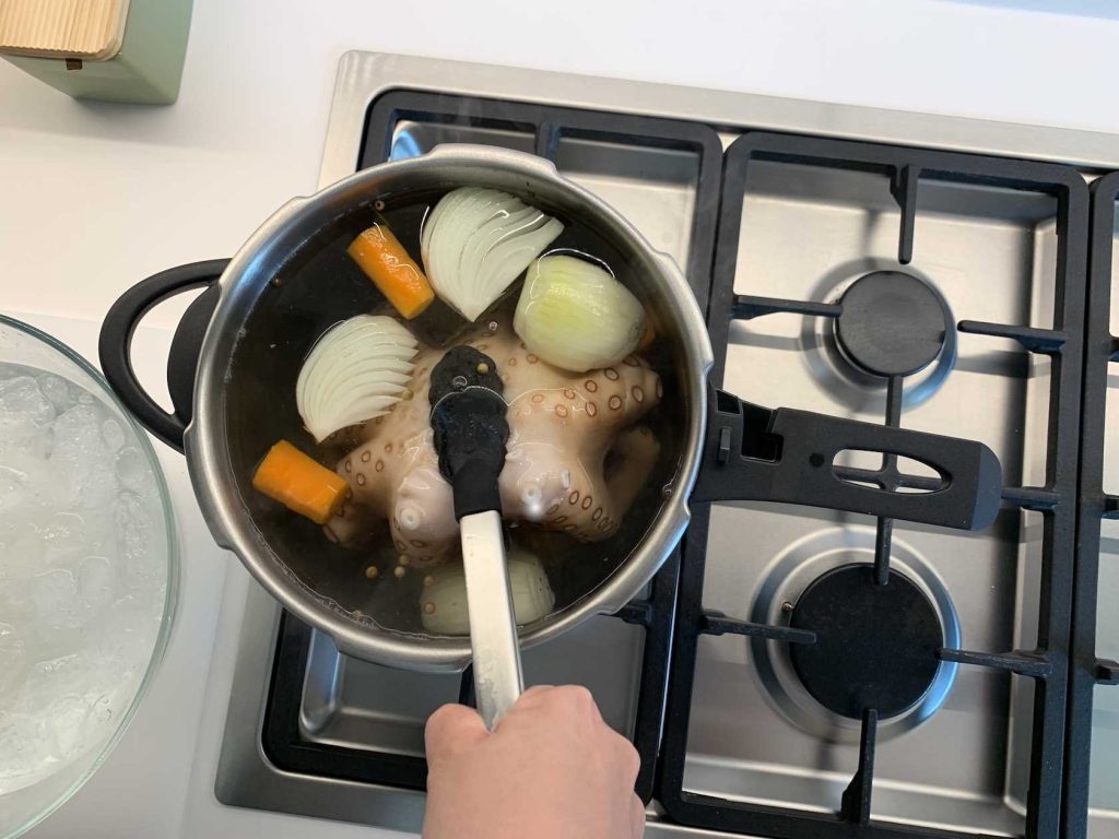 Polvo no Alho com Batatas Coradas