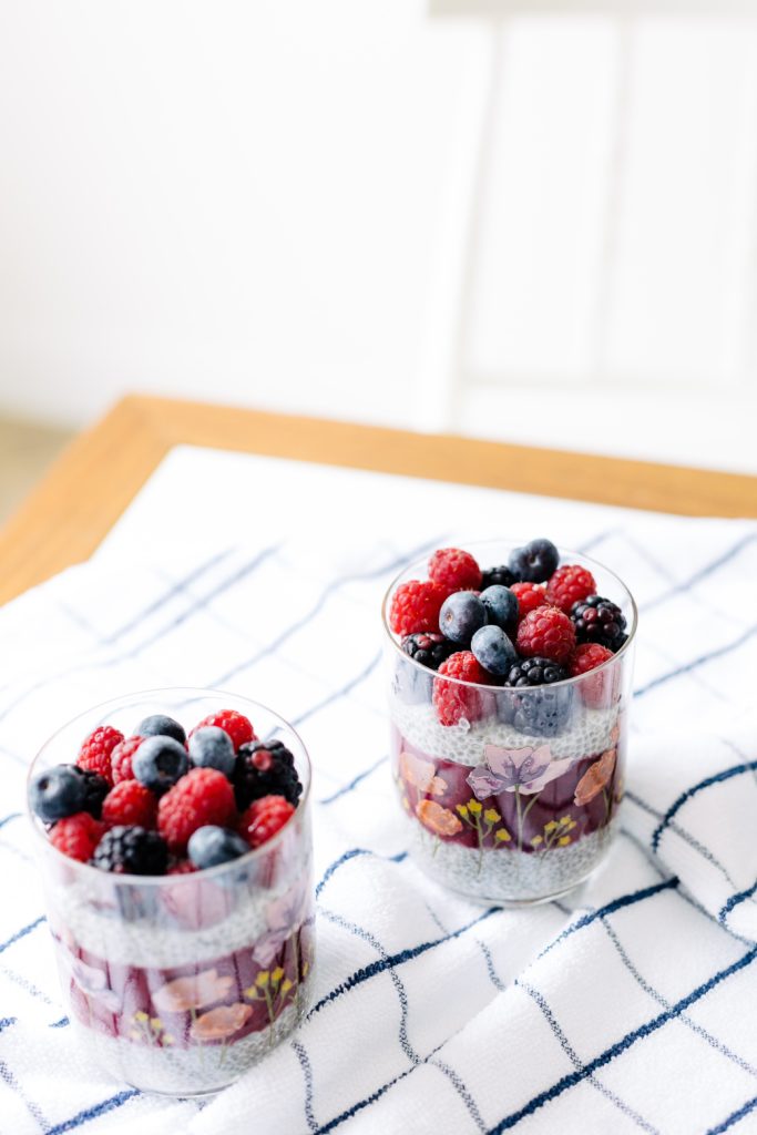 Chia Pudding com Coulis de Frutas Vermelhas