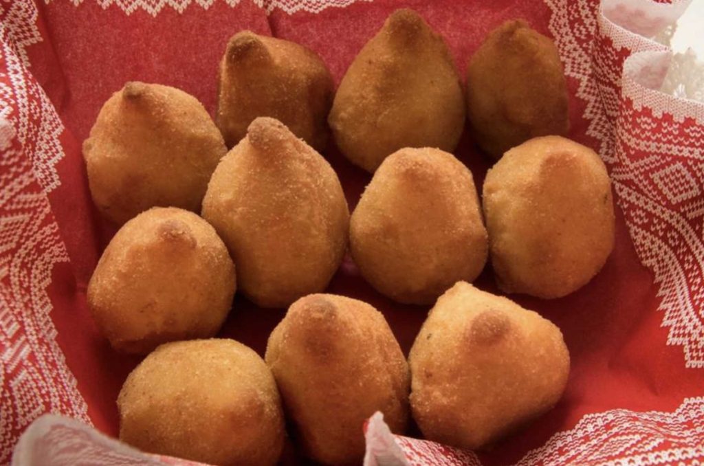 Coxinha, a rainha dos salgadinhos que animam as festas