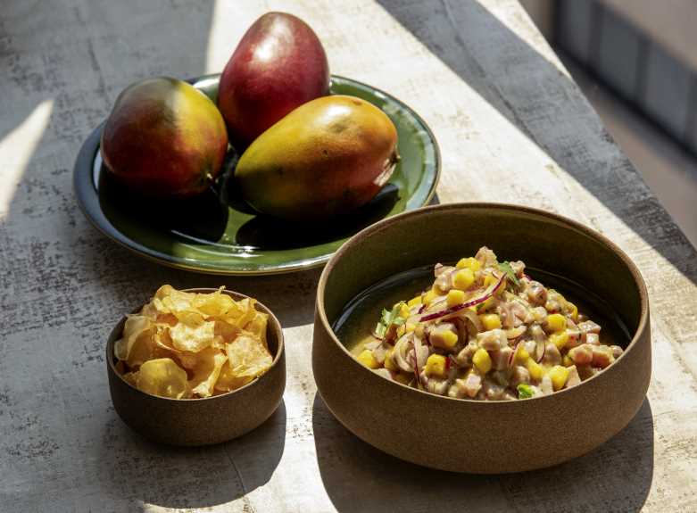 Ceviche Tropical com Chips de Batata-Doce