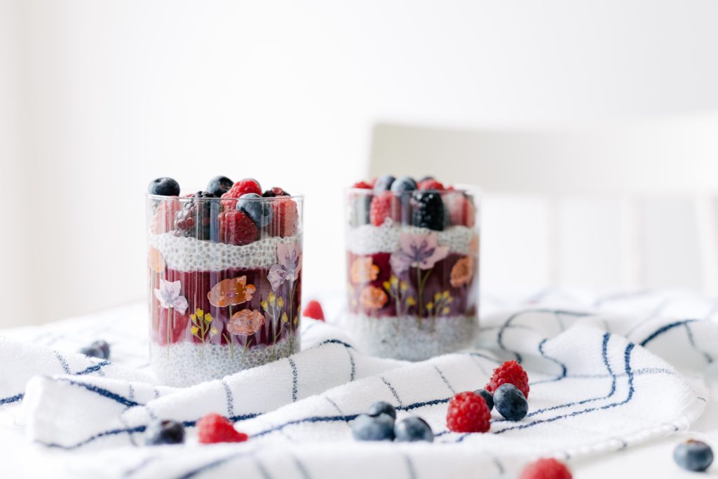 Chia Pudding com Coulis de Frutas Vermelhas