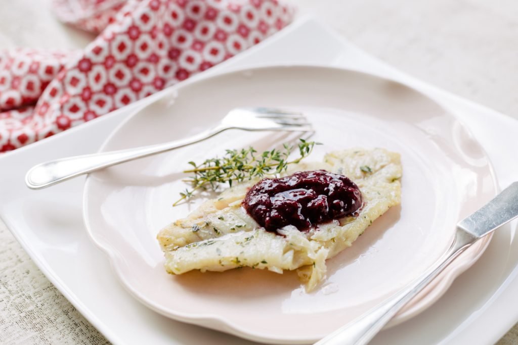 Filé de Pescada ao Molho de Frutas Vermelhas