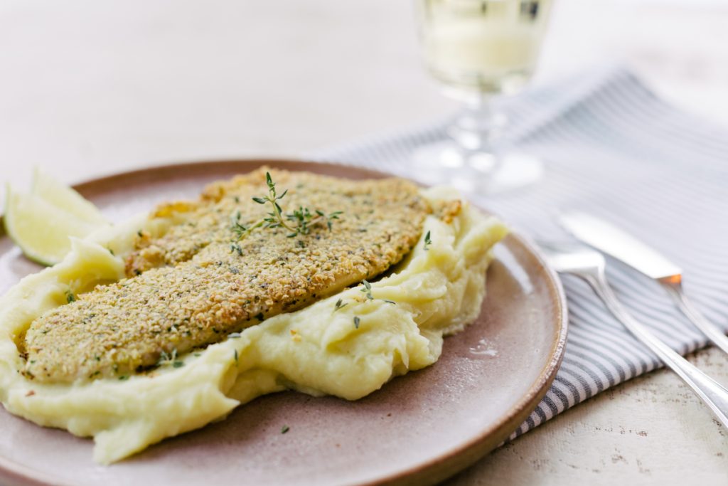 Purê de Batata-Doce e Saint-Pierre em Crosta de Ervas