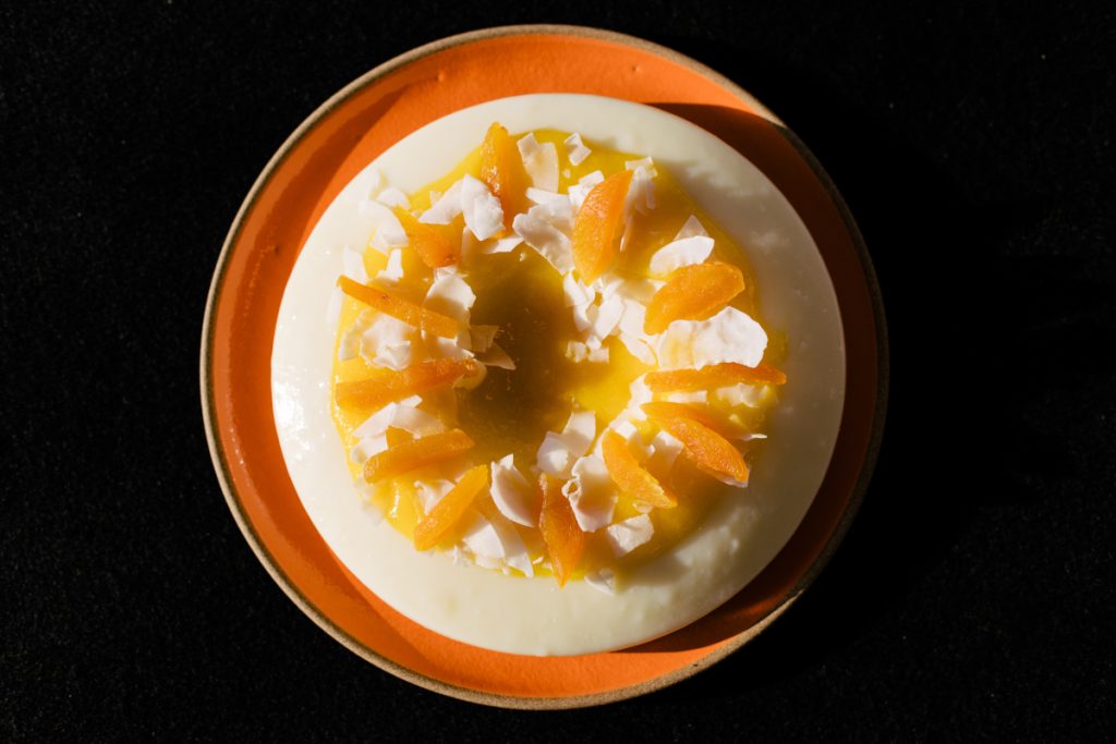 Panna Cotta com Calda de Damasco