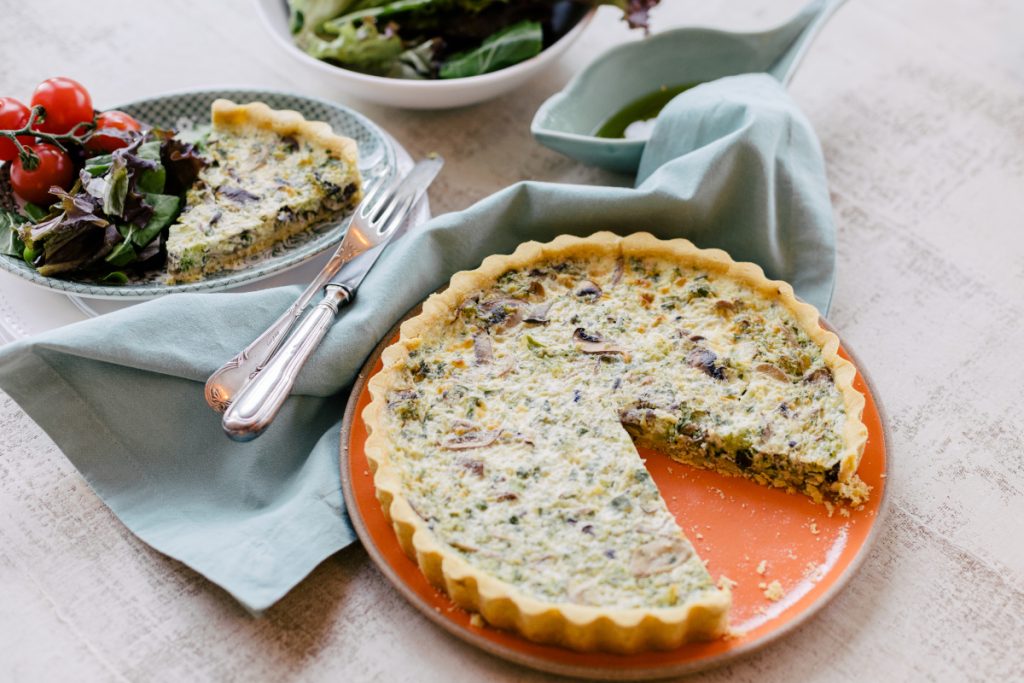 Quiche de Brócolis com Cogumelos (Massa de Grão-de-Bico)