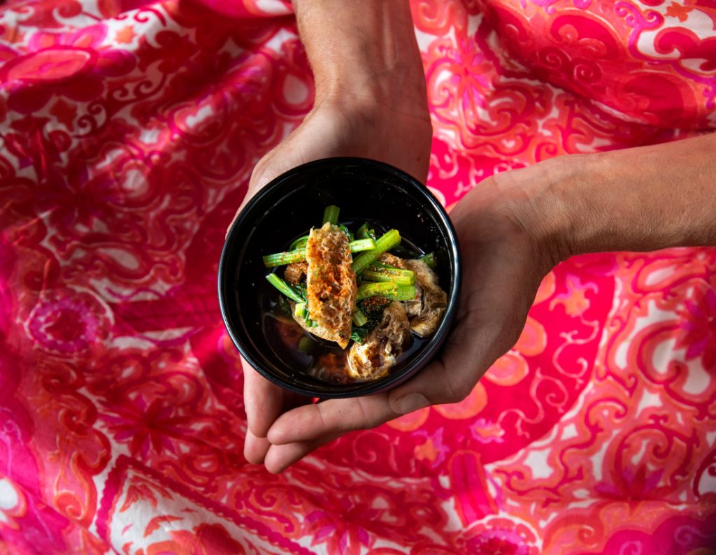 Karashina (Sopa de Folha de Mostarda com Base Dashi)