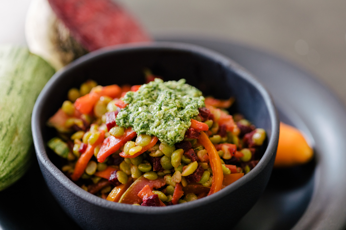 Salada de Lentilha com Legumes e Pesto de Semente de Girassol