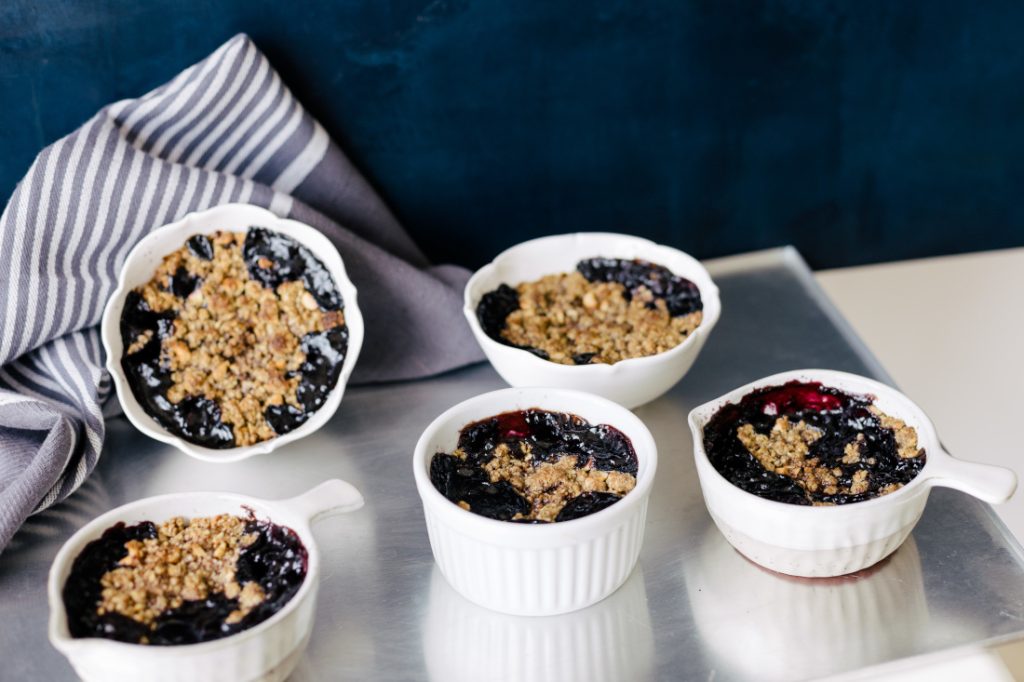 Crumble de Jabuticaba e Mirtilo