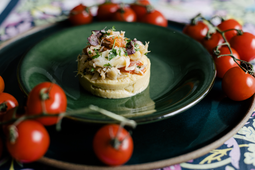 Bacalhau com Tomates e Purê de Grão-de-Bico