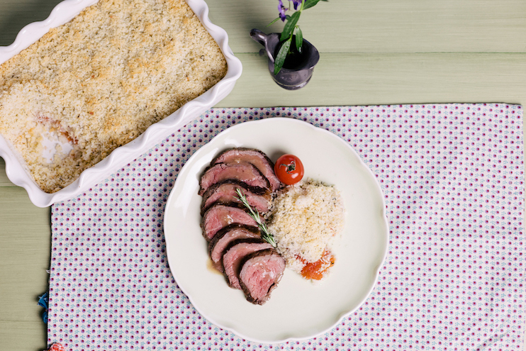 Filé-Mignon no Próprio Molho do Assado com Crumble de Tomate