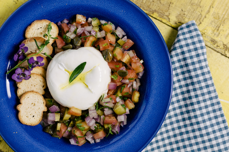 Tartar de Tomate com Burrata