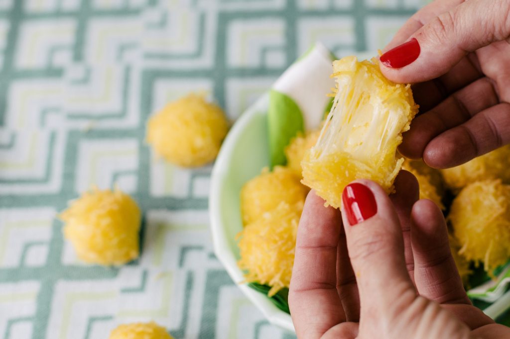 Bolinha de Queijo (Empanada em Cabelo de Anjo)