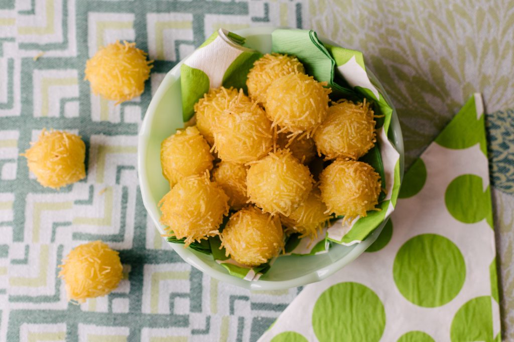 Bolinha de Queijo (Empanada em Cabelo de Anjo)