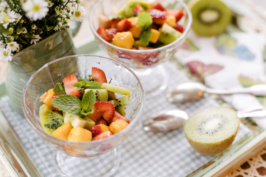 Salada de Frutas com Gengibre, Hortelã e Melado de Cana