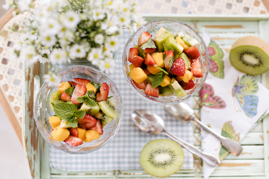 Salada de Frutas com Gengibre, Hortelã e Melado de Cana