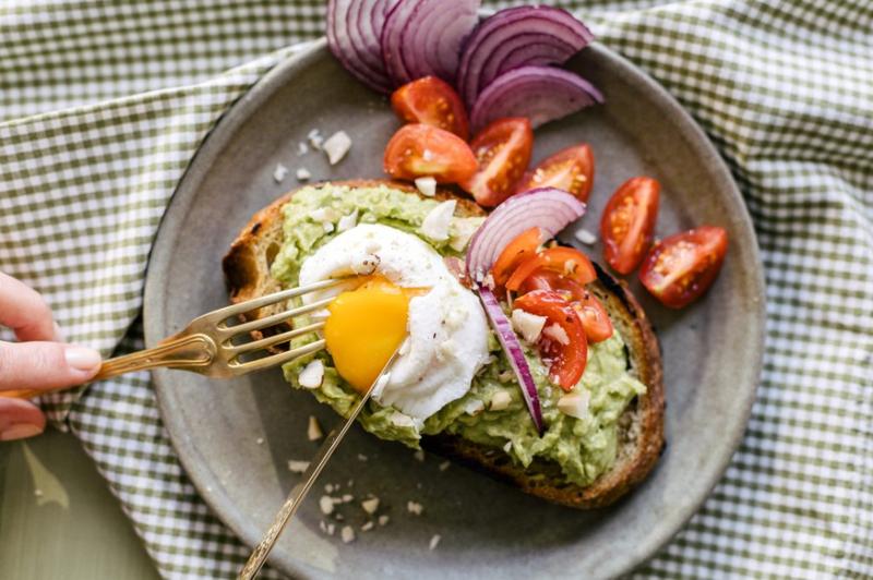 Avocado Toast com Ovo Pochê