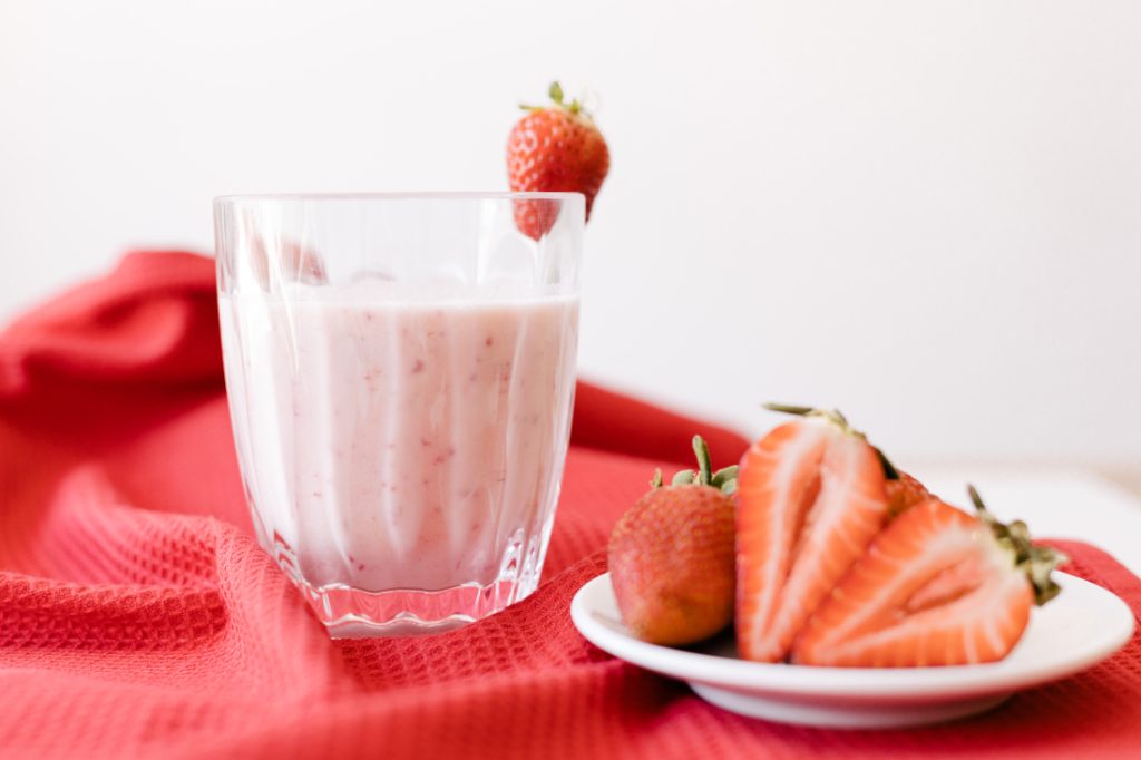 Smoothie de Morango e Banana com Leite de Aveia