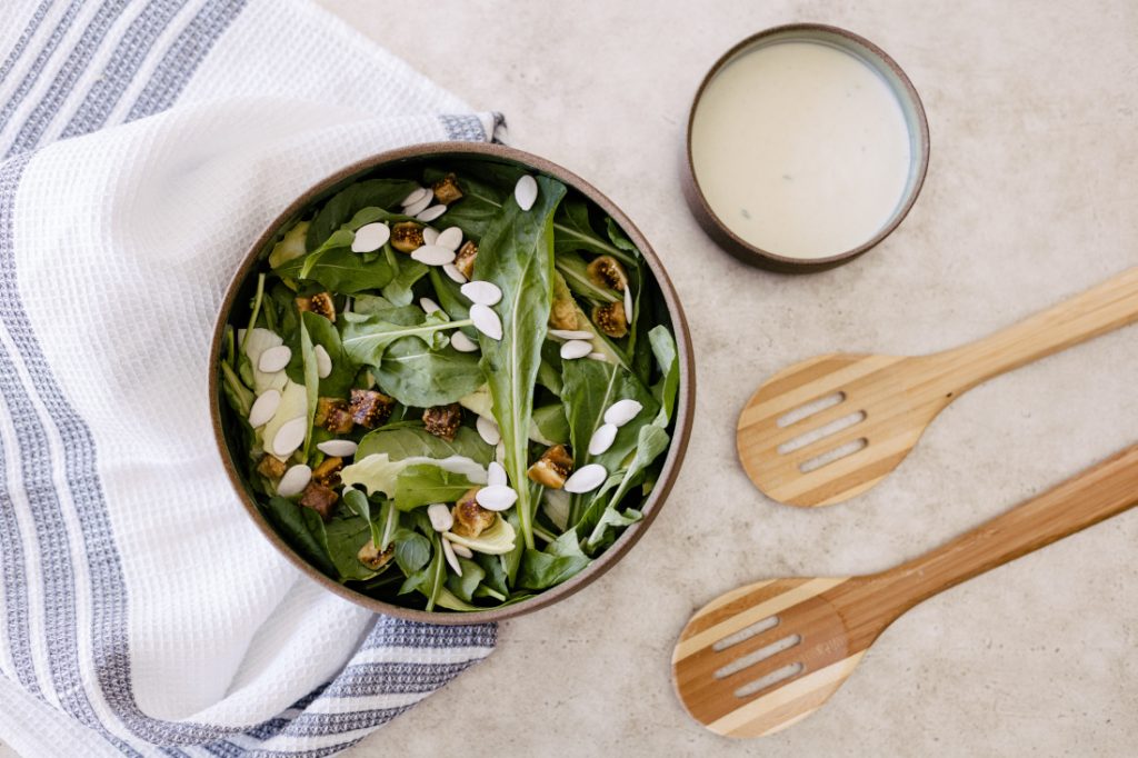 Salada de Rúcula com Figo e Semente de Abóbora ao Molho de Iogurte