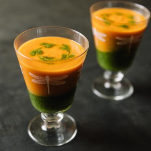 Sopa de Tomate com Pesto de Manjericão