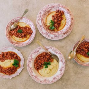 Polenta Mole com Ragu de Linguiça