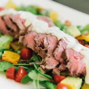 Salada de Rosbife com Maionese de Limão e Coentro