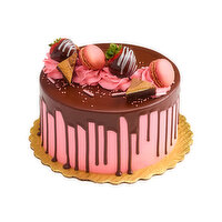 Fresh Gourmet Chocolate Strawberry Cake