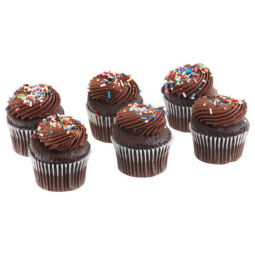 Fresh Chocolate Cupcakes With Chocolate Icing