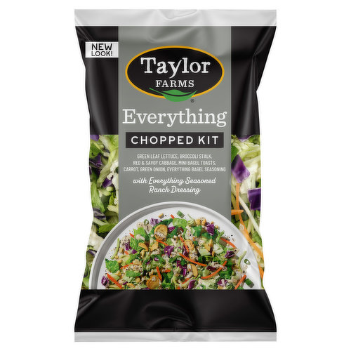Everything you love about a loaded everything bagel is packed into this delicious chopped salad kit (but with significantly fewer carbs and more nutrients). This salad kit is ready to be assembled in just minutes, and features green leaf lettuce, shredded broccoli, red & savoy cabbage, mini bagel toasts, carrots, green onion, and Everything bagel seasoning. Top it all off with an Everything-flavored creamy ranch dressing, and we will have used up our quota for the word “everything” while you munch away. Kids like the mini bagel toasts and can help assemble this easy side salad. To make it a meal, pair it with smoked salmon for a twist on the classic bagel and lox, or pile it onto avocado toast for a unique midday meal.