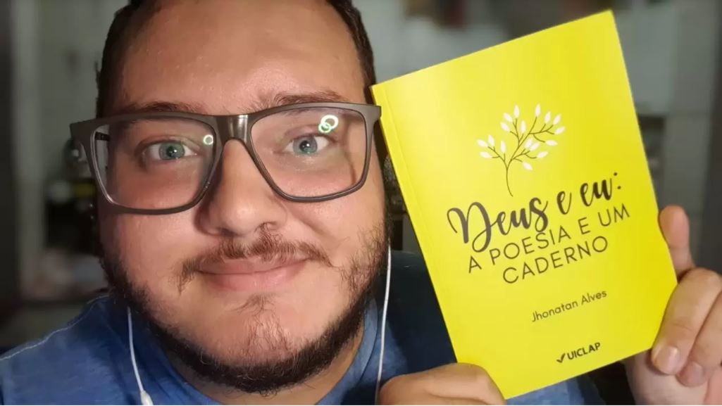 Escritor de Campo Limpo Paulista vende livros para ajudar famílias carentes