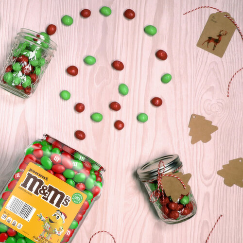 M&M'S Give the gift of fun this holiday season when you treat your friends, family and coworkers to M&M'S Peanut Chocolate Christmas Candy. These bite-size pieces are made with roasted peanuts and real milk chocolate to celebrate the holidays.