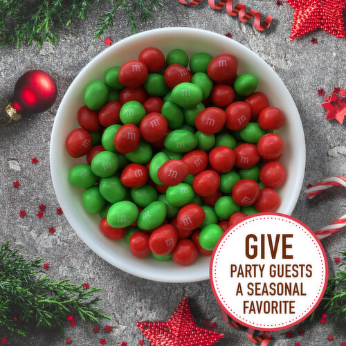 M&M'S Give the gift of fun this holiday season when you treat your friends, family and coworkers to M&M'S Peanut Chocolate Christmas Candy. These bite-size pieces are made with roasted peanuts and real milk chocolate to celebrate the holidays.