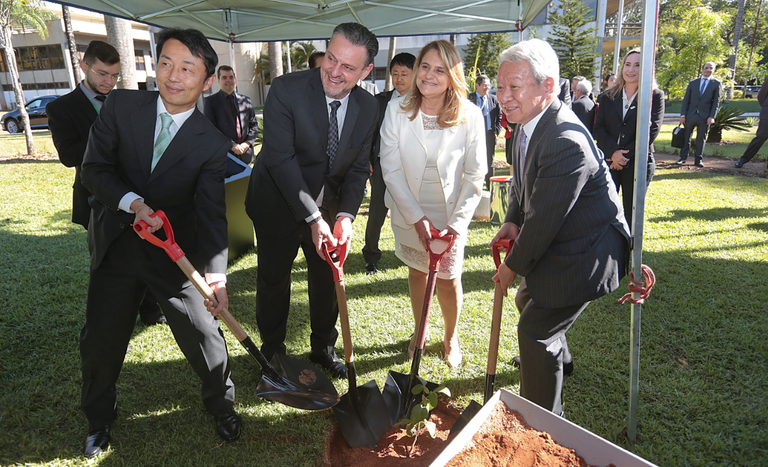 Ministro Carlos Fávaro se reuniu com embaixador do Japão e presidente da JICA em ato na Embrapa; Foto: Divulgação Mapa