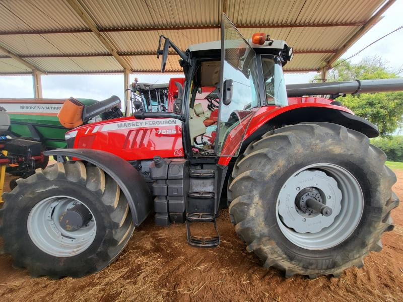 Os 15 lotes possuem de colhedora de forragem a trator e já estão disponíveis para lances online. - Foto: Divulgação