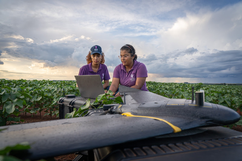 Tecnologia proporciona agilidade e transparência e o uso racional de insumos como  defensivos agrícolas, água, diesel e horas trabalhadas no pulverizador; desde 2017, foram poupados mais de 28,8 bilhões de litros de água. - Foto: Divulgação