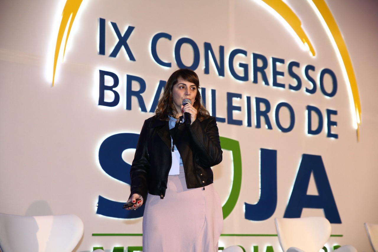 Conferência foi ministrada pela pesquisadora Francismar Correa Marcelino-Guimarães, durante o IX Congresso Brasileiro de Soja e Mercosoja 2022. - Foto: Silvio Vera/Embrapa Soja