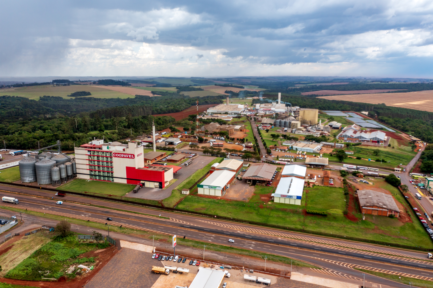 Área industrial da Coopavel, às margens da BR-277 na saída para Curitiba. - Foto: Divulgação