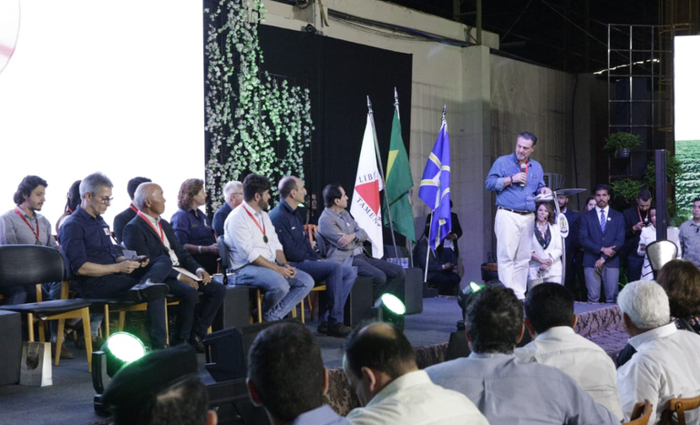Na abertura da safra mineira de café, Ministro da Agricultura, Carlos Fávaro fala do investimento de R$ 6 bilhões no setor; Foto: Divulgação Mapa