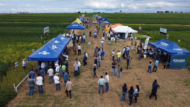 O tradicional Dia de Campo contou com a participação de 24 empresas e 75 materiais&nbsp;