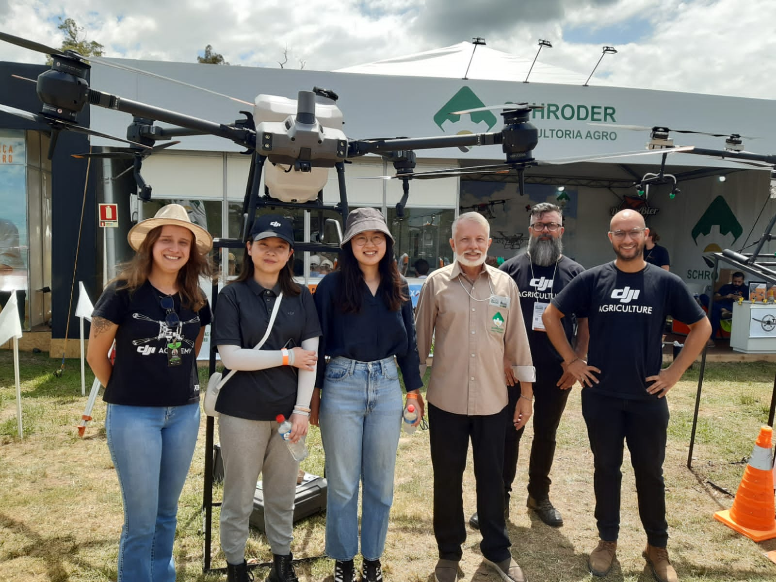 Empresárias chinesas mostraram-se entusiasmadas com o crescente uso de drones no agro brasileiro; Foto: Divulgação