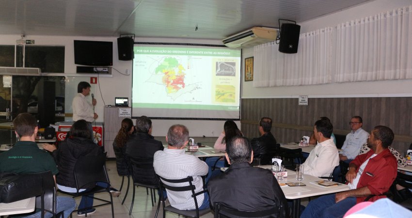 Objetivo do evento é reunir os citricultores das principais regiões produtoras de citros do parque citrícola e alertar sobre a incidência de greening e as principais estratégias de manejo para controlar o psilídeo. - Foto: Divulgação Fundecitrus