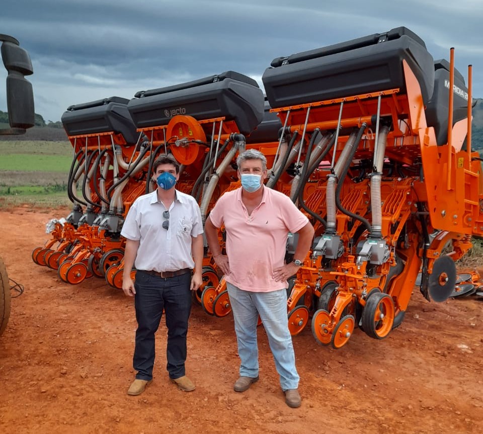 Daniel (gerente da Coopercitrus de Alfenas) e Laércio Giampani (produtor)