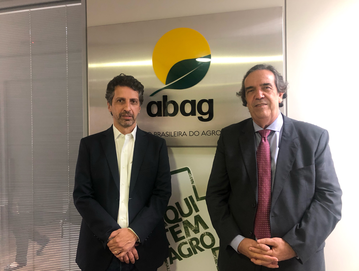 Ministro do Meio Ambiente, Joaquim Leite, e Caio Carvalho, presidente da ABAG, na sede da entidade. - Foto: Divulgação