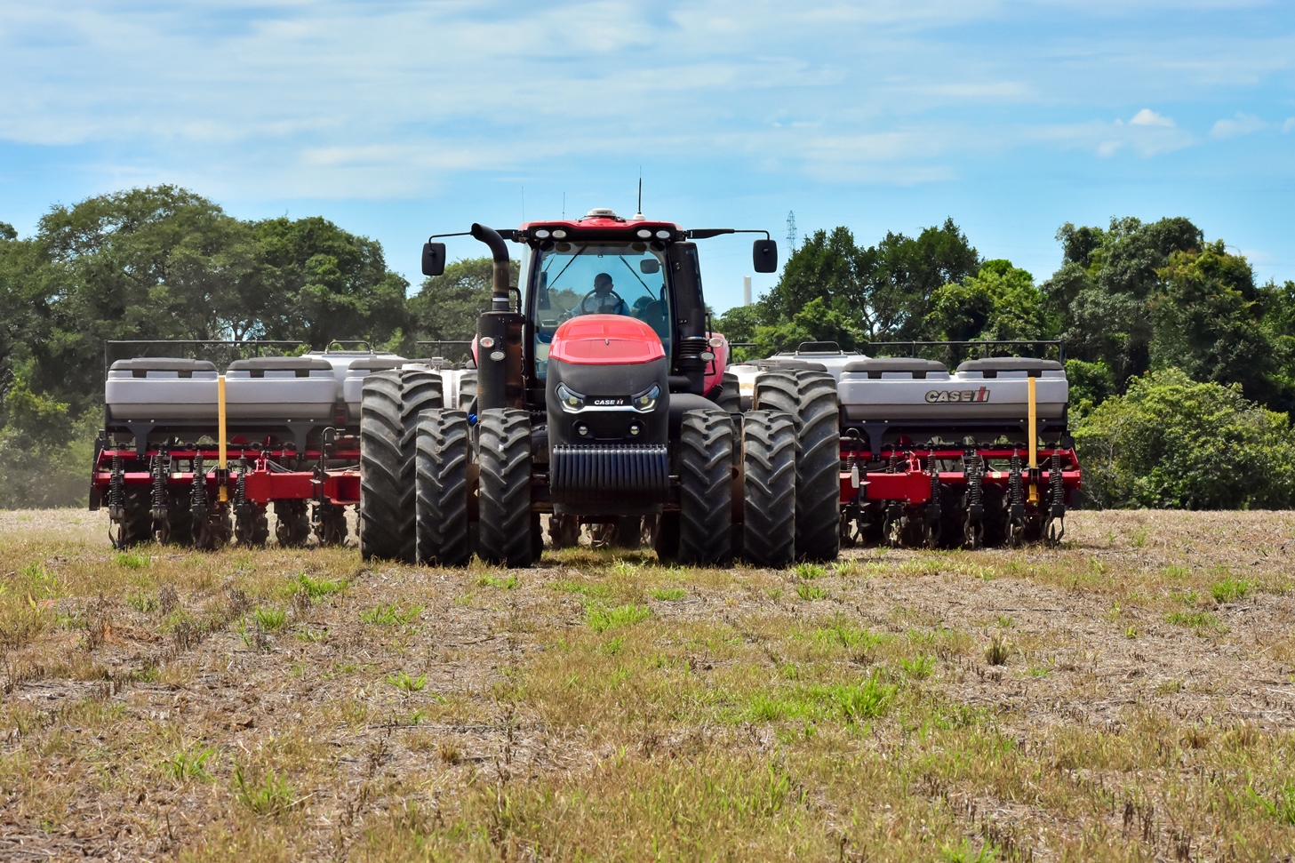 The transmission is full powershift with 21 forward and five reverse gears.