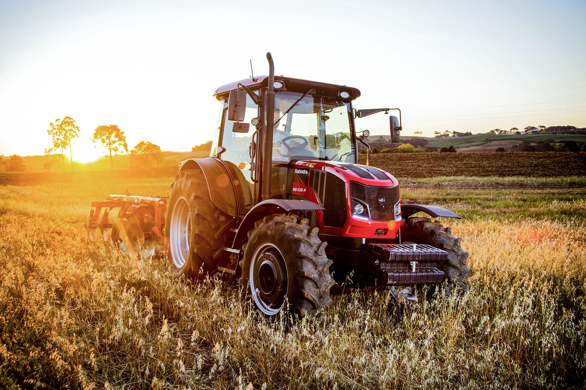 Atenta no aumento da demanda por tratores de até 50cv de potência, Mahindra apresenta o modelo de 49cv. - Foto: Vanderley Soares